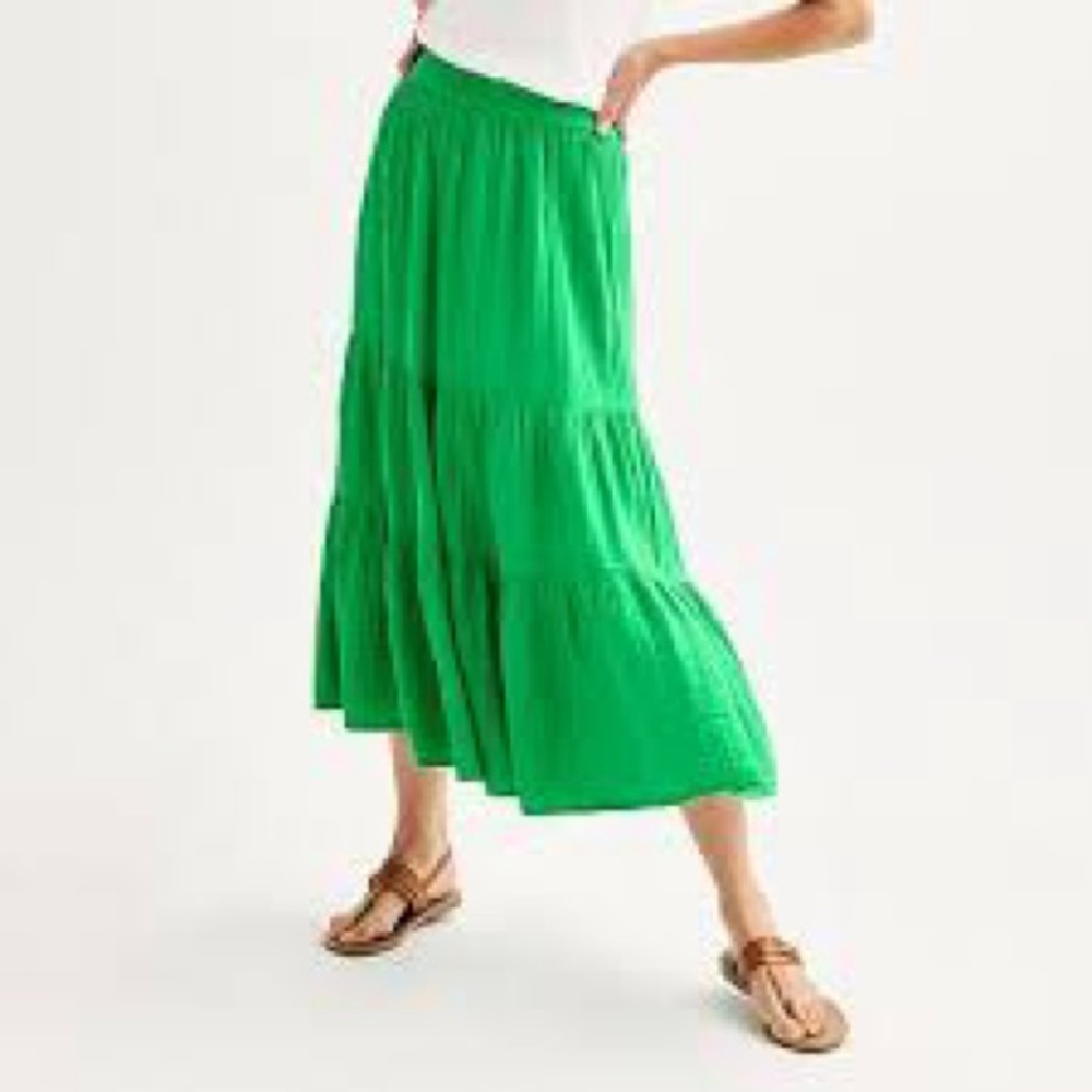 Akaiv Maxi Kelly green skirt
